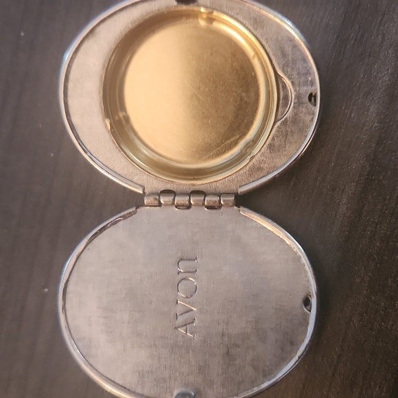 Vintage 1966 Avon Perfume Compact Brooch/Locket - Picture 3 of 3